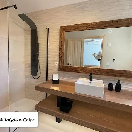 Off-grid Luxury With Tikibar By The Pool. Villa