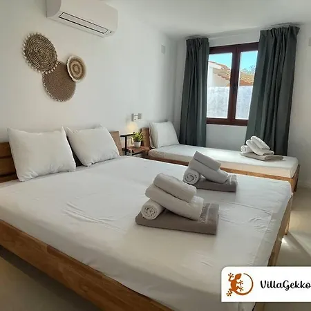 Off-grid Luxury With Tikibar By The Pool. Villa Calpe