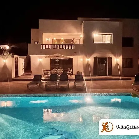 Villa Off-grid Luxury With Tikibar By The Pool. *