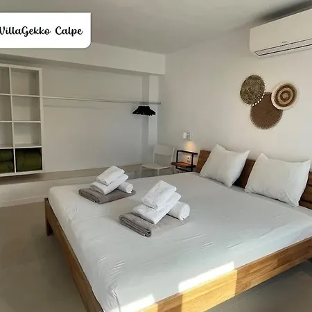 Off-grid Luxury With Tikibar By The Pool.