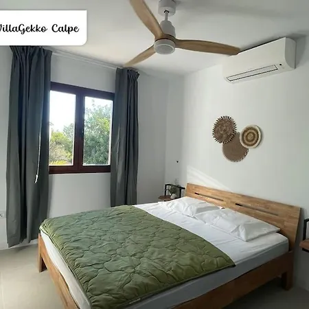 Villa Off-grid Luxury With Tikibar By The Pool. *