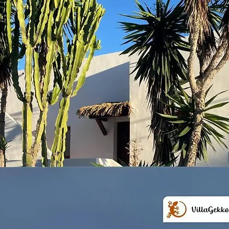 Off-grid Luxury With Tikibar By The Pool. Villa